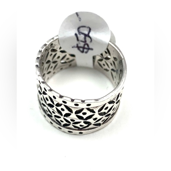 Sterling Silver Openwork V-Shape Band Ring